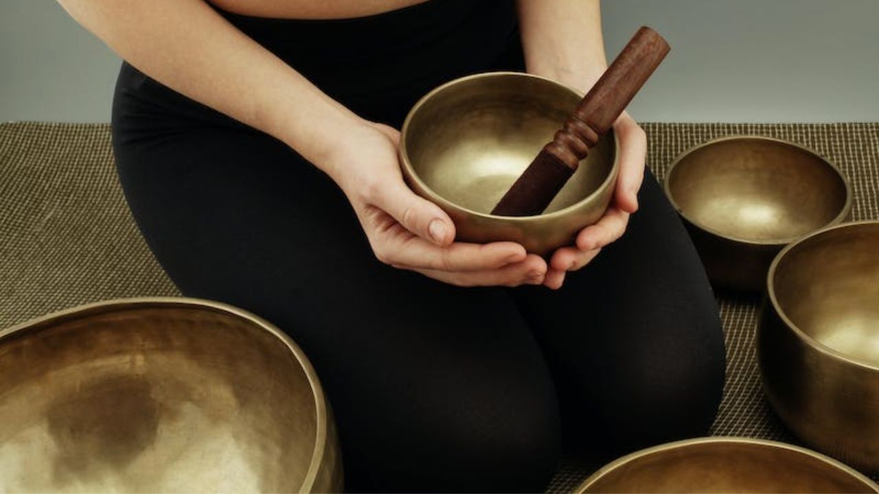 изображение Бесконтактные практики с поющими чашами